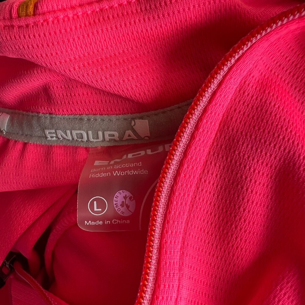 Endura Hot Pink Bike Shirt - Picture 3 of 4